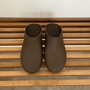 Calzuro Brown Clogs